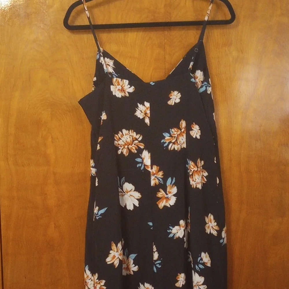 Dress - Picture 5 of 8